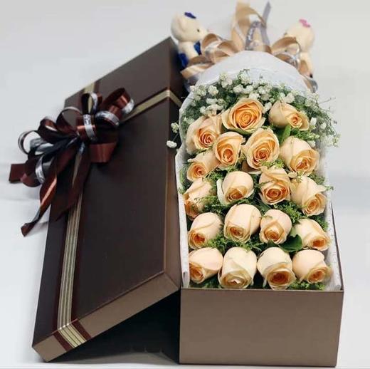 快乐如意    19支香槟玫瑰，满天星搭配，礼盒制作，2小熊！（1818） 商品图0