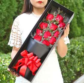 爱情物语      11支红玫瑰，情人草搭配，50cm礼盒（1879）