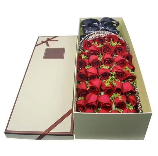 天涯咫尺       33支红玫瑰，黄莺搭配，礼盒制作（1896） 商品图0
