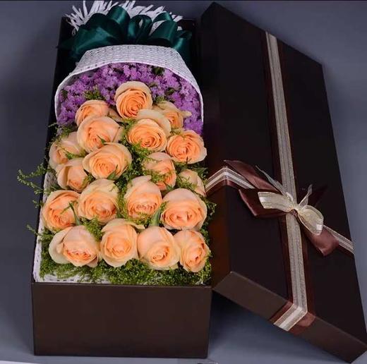 春的祝福      19支香槟玫瑰，黄莺，勿忘我搭配，55cm礼盒(1872) 商品图0