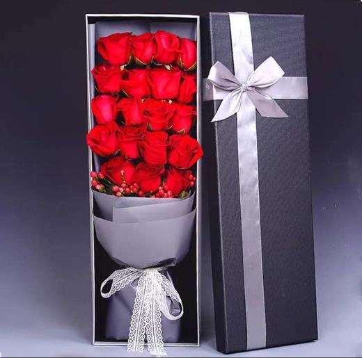 美丽永驻    19支红玫瑰，红豆搭配，50cm礼盒(1877) 商品图0