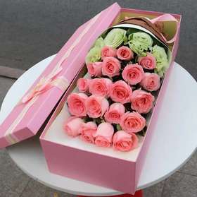 玫瑰之梦     19支粉玫瑰，戴安娜玫瑰，桔梗搭配，50cm礼盒(1895）