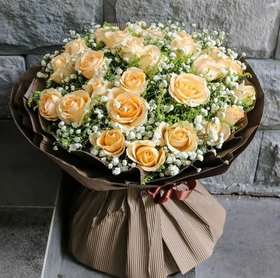 心心相印    33支香槟玫瑰，满天星搭配(1890)