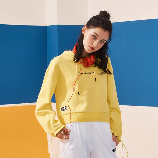 kelme卡尔美 夏季连帽套头木耳边字母卫衣女高腰宽松休闲上衣 商品图3