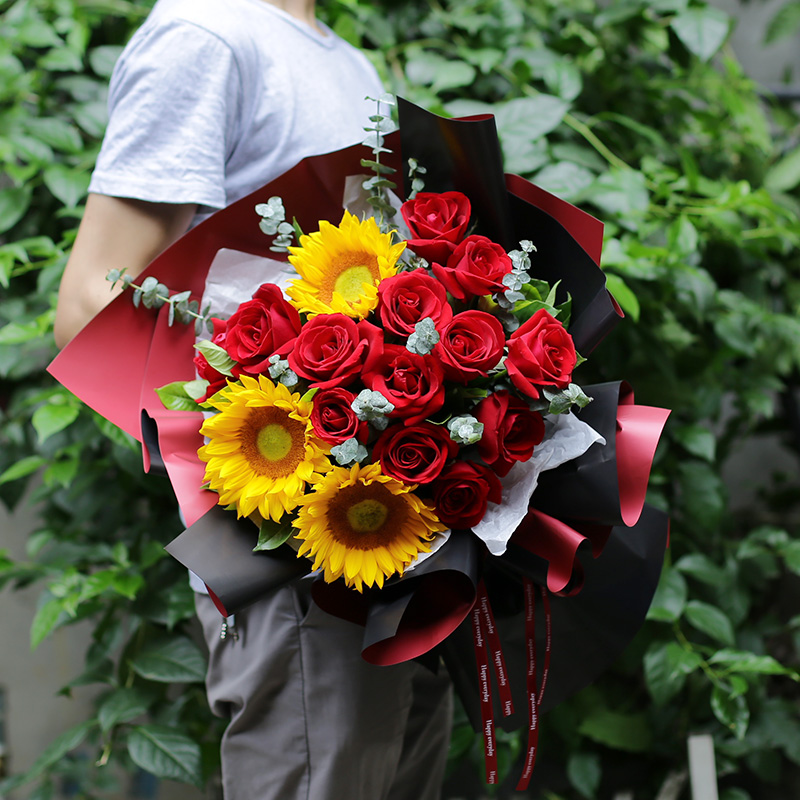 19朵紅玫瑰3朵向日葵花束