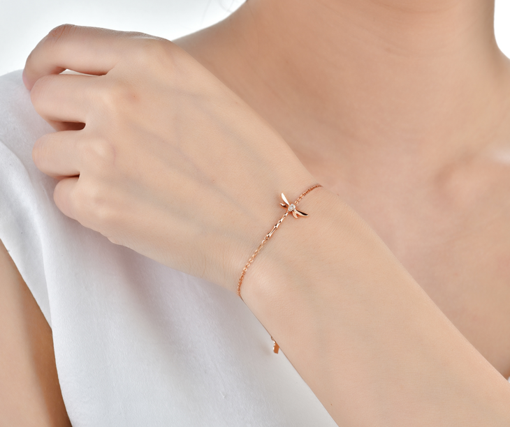 【蜓蜓夏日】周百福18k镶钻手链 01085947