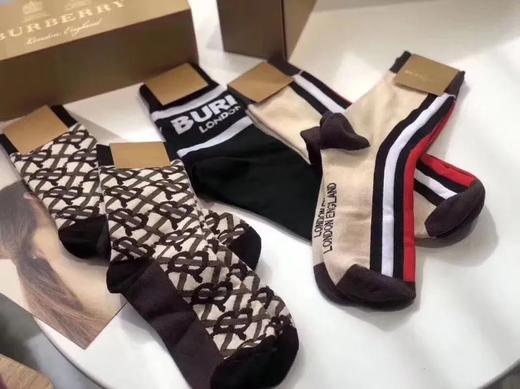 541-c30807 一盒5双,b家巴宝莉限量款商务休闲中长筒袜!