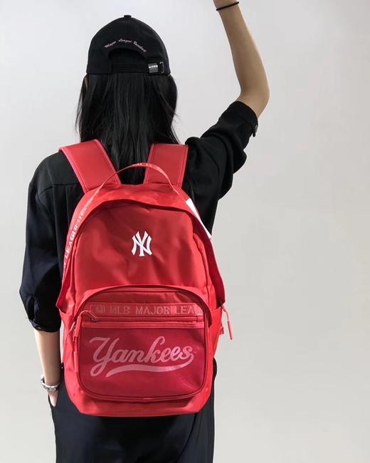 点此购买 mlb男女款大容量休闲双肩包 云139682