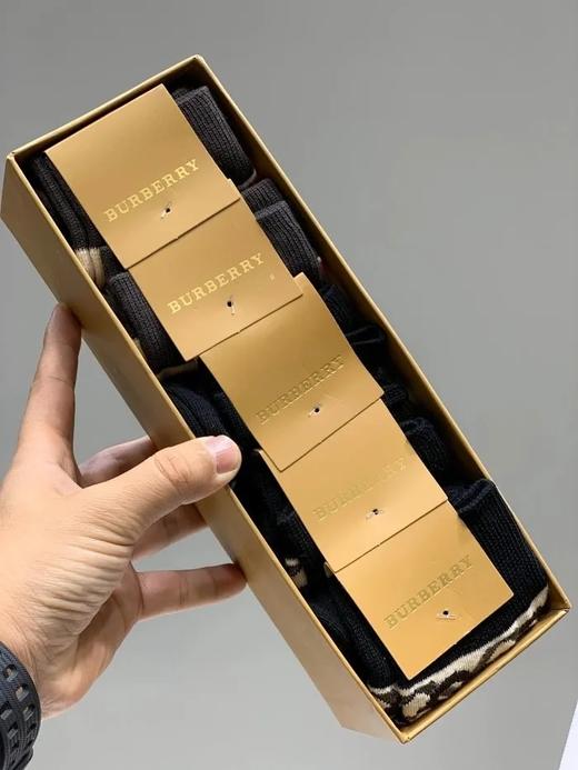 541-c30807 一盒5双,b家巴宝莉限量款商务休闲中长筒袜!