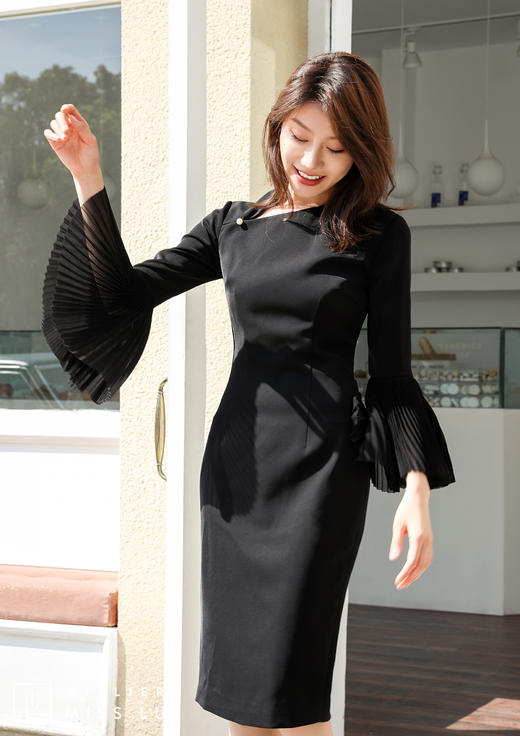 AtelierMissLu / Natalia-黑色不规则领口修身裙 商品图12