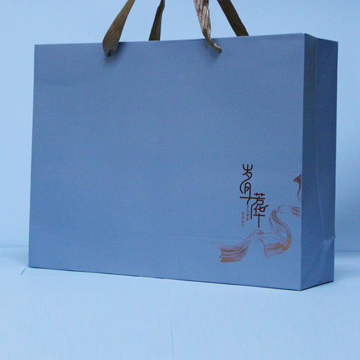 礼盒一套23元 ,一件20套 ,一件460元,岁月芳华蓝色茶叶礼盒容量可装