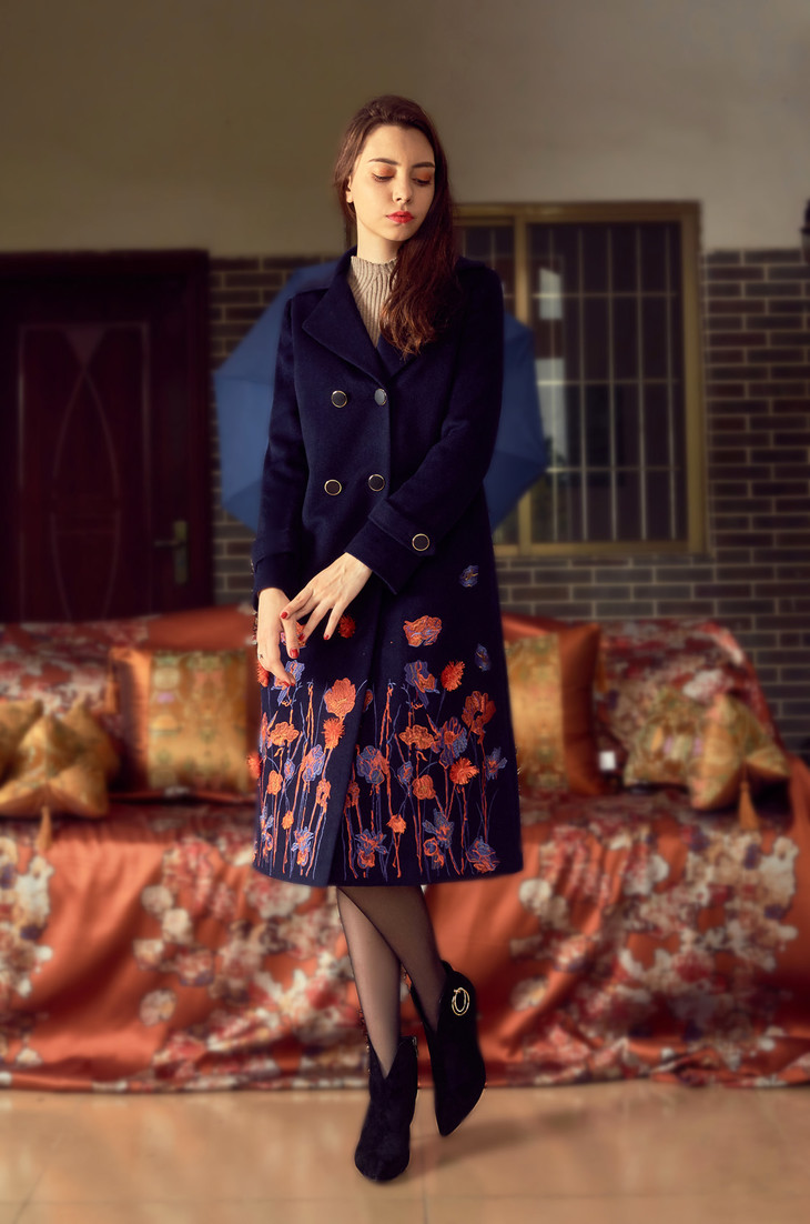 6c6626--大衣--读书的卡美伊--《画尽世界光影,只为挚爱的女人》