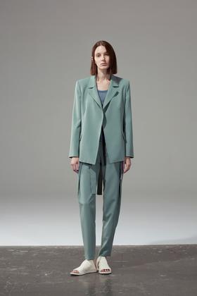 多量后下摆收腰西服