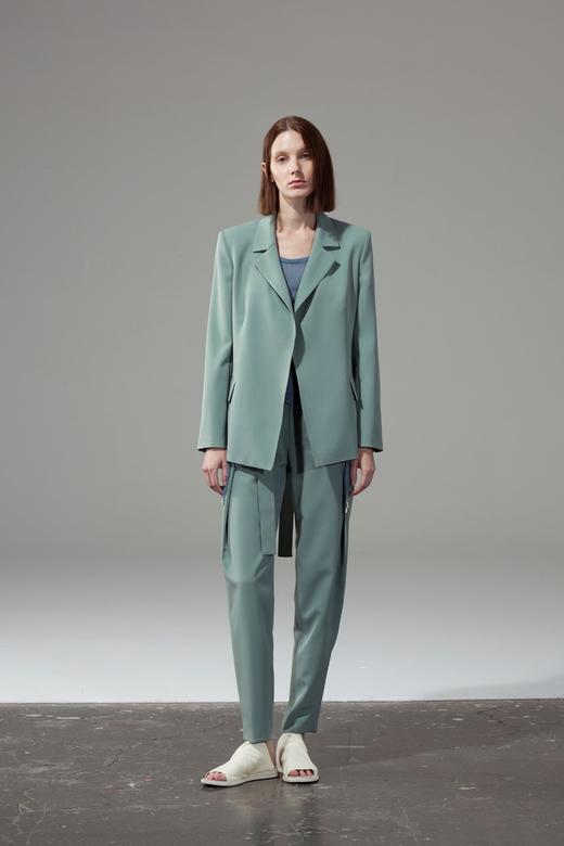 多量后下摆收腰西服 商品图0