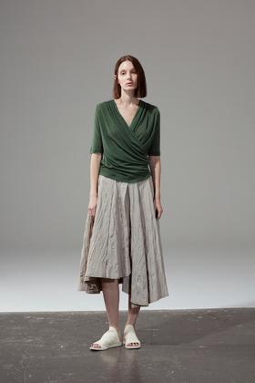 不对称褶皱半身裙