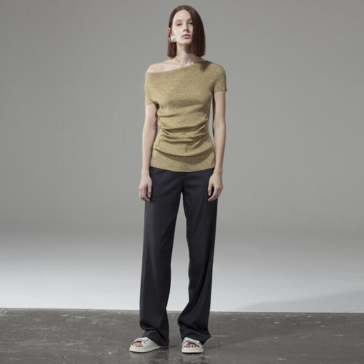 卷边领口修身针织T恤 商品图0