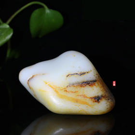 和田玉（白玉）独籽原石摆件 999g（价格面议）