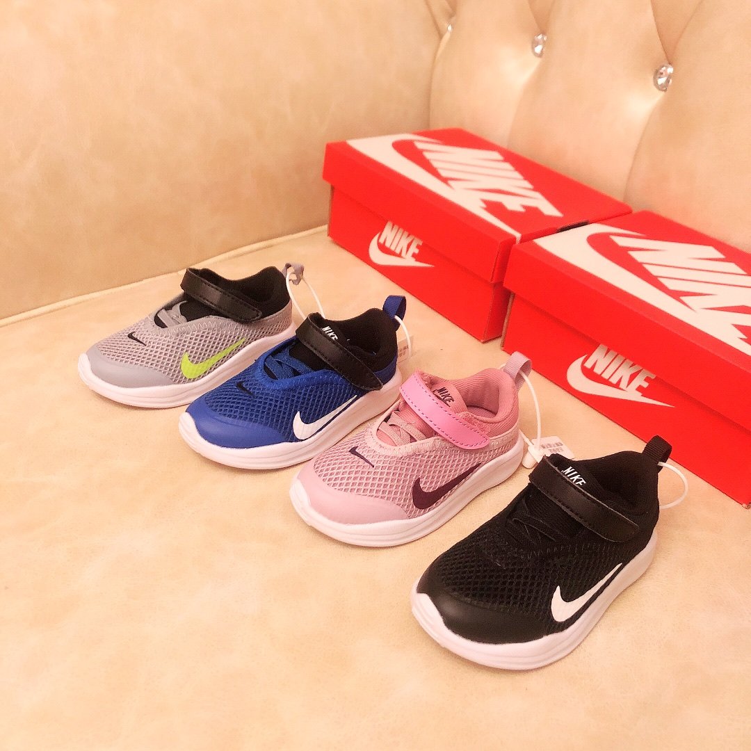 点此购买 耐克儿童伦敦七代魔术贴运动休闲鞋 三140480