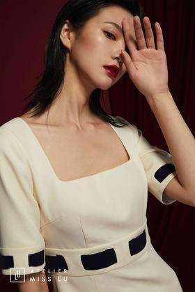 AtelierMissLu /Bianca-奶白藏青系带方领修身裙