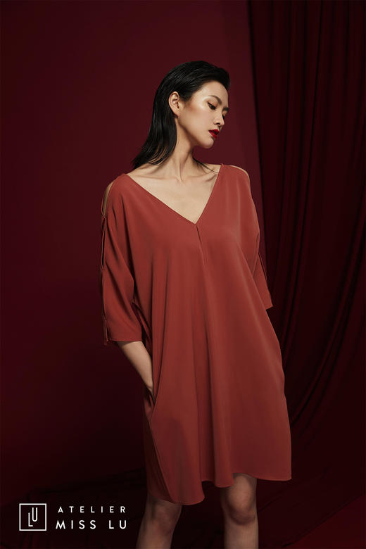 AtelierMissLu /Munoz-肉桂橘V领露背连身裙 商品图1