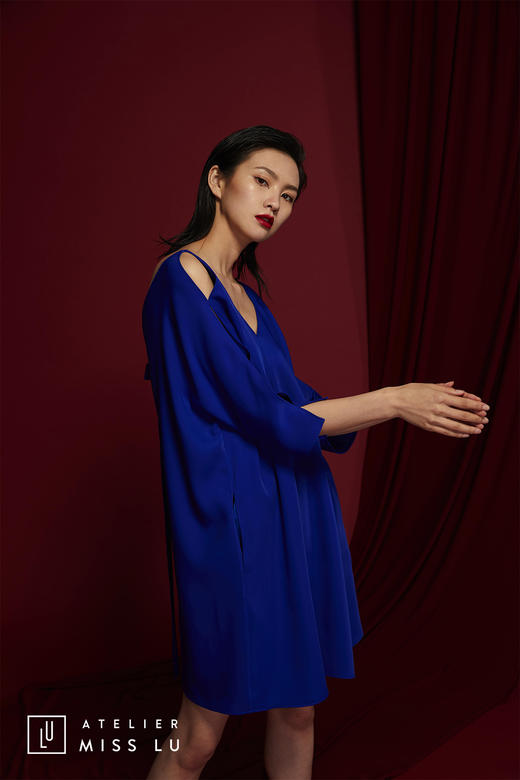 AtelierMissLu /Diaz-电光蓝V领露背连身裙 商品图3