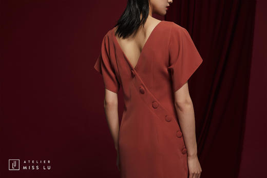 AtelierMissLu /Gonzales-肉桂橘露背斜扣方袖连身裙 商品图5