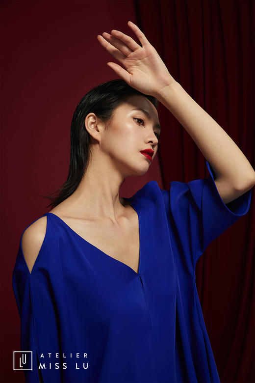 AtelierMissLu /Diaz-电光蓝V领露背连身裙 商品图4