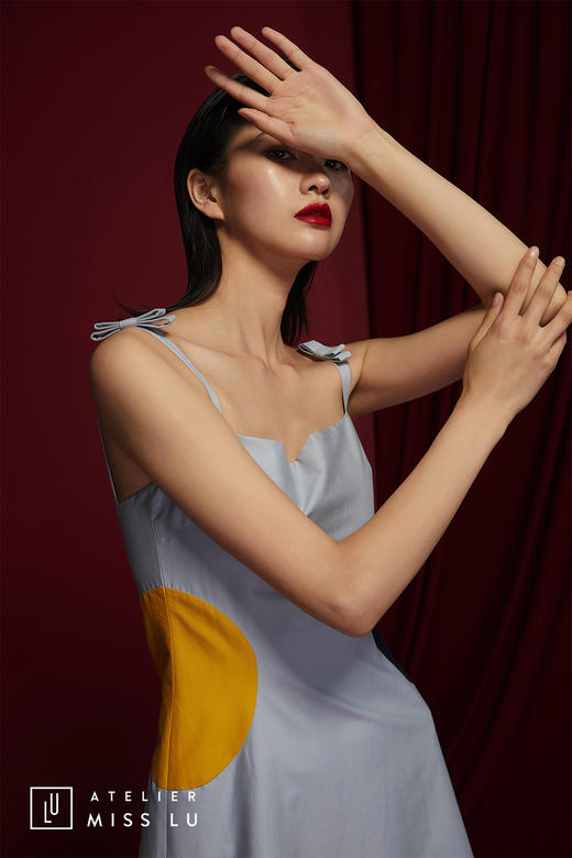 AtelierMissLu /Justo-拼色不对称蝴蝶结吊带连衣裙 商品图5