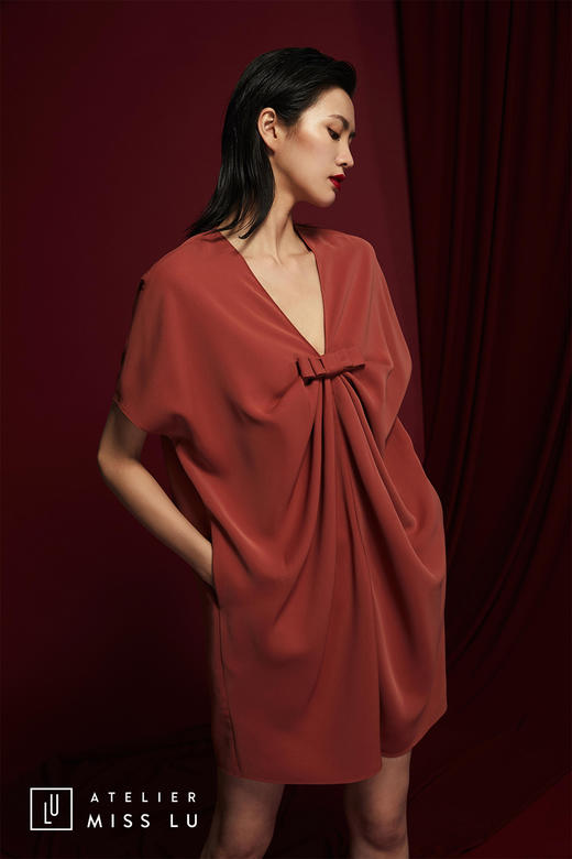 AtelierMissLu /Martin-肉桂橘V领蝴蝶结褶皱连身裙 商品图5
