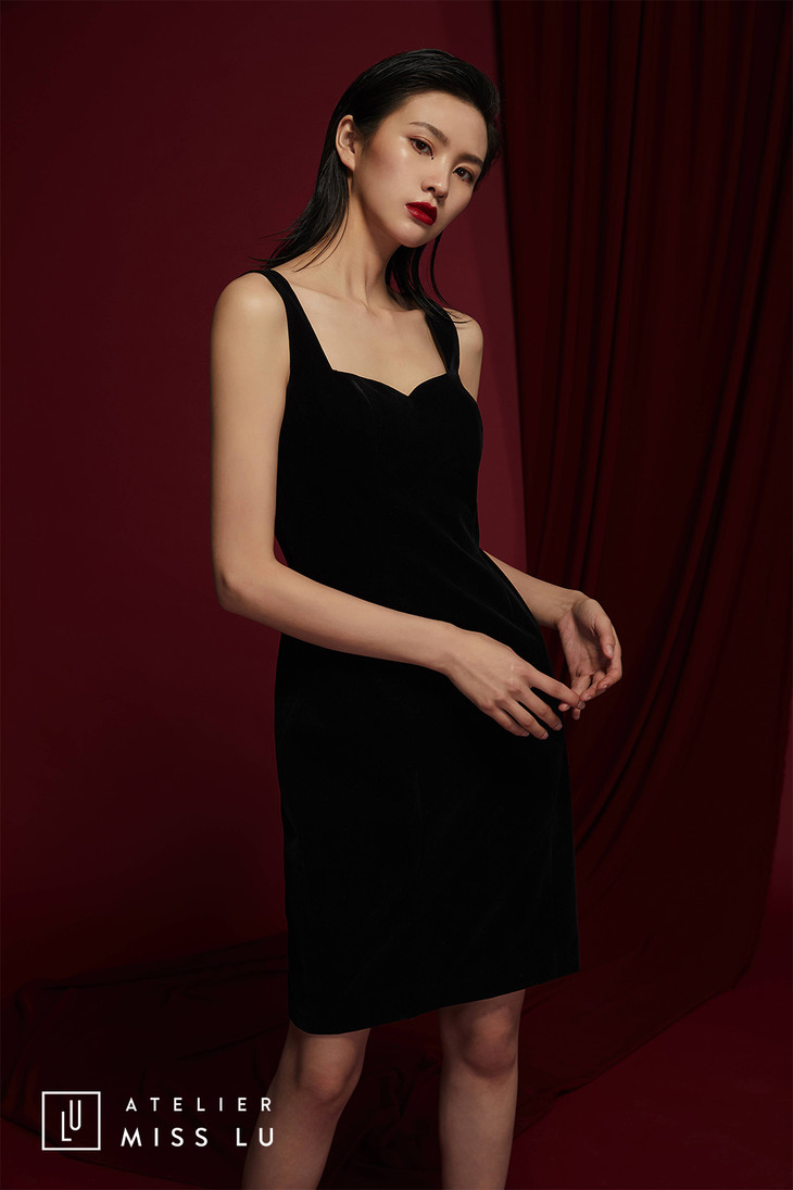 ateliermissluyvonne墨黑丝绒修身吊带裙