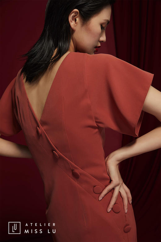 AtelierMissLu /Gonzales-肉桂橘露背斜扣方袖连身裙 商品图2