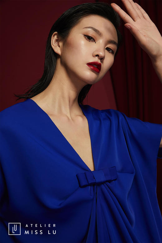 AtelierMissLu /Oro-电光蓝V领蝴蝶结褶皱连身裙 商品图1