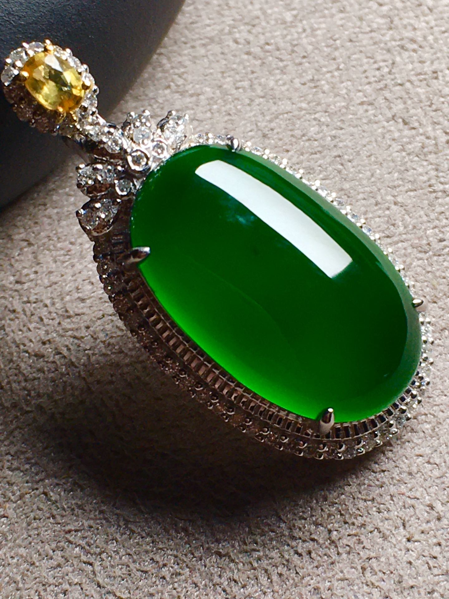 4月2日-实拍高端批发价:18800不议手慢无 高冰帝王绿蛋面吊坠干净质量