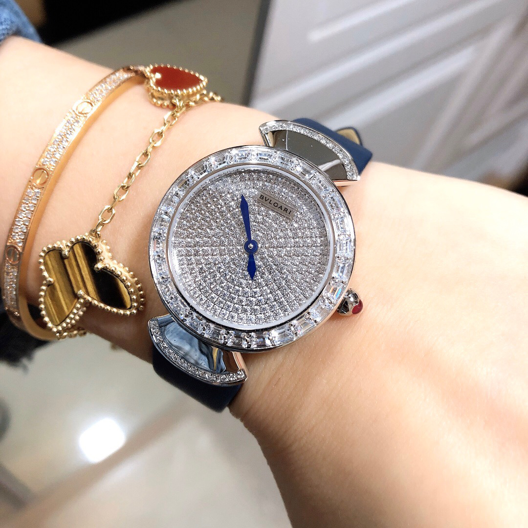 bvlgari 宝格丽 镶嵌奢侈t形钻 满天星奢华品质 采用意大利娟丝小牛皮