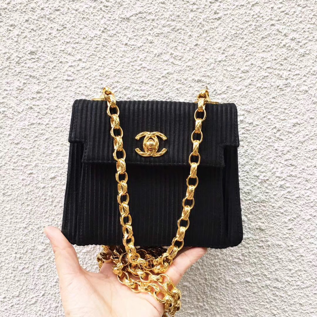 chanel香奈儿黑金竖纹斜挎包