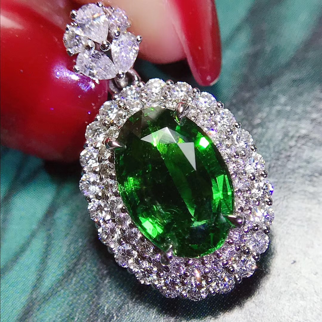 【沙弗来吊坠 】这枚颜色真心美 超3克拉的沙弗来