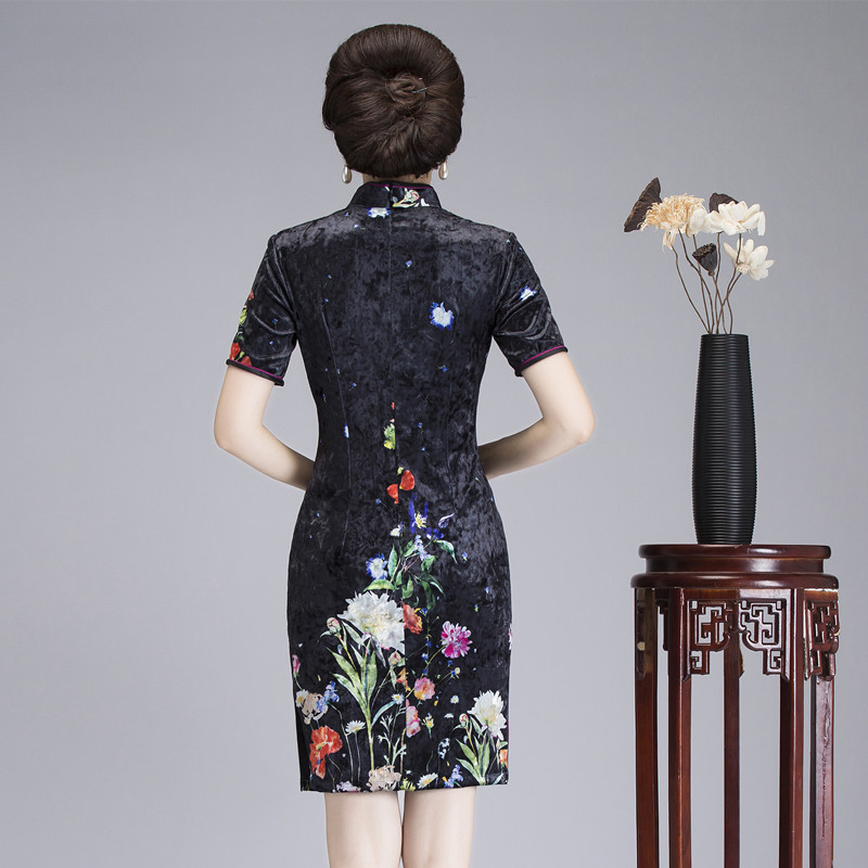 新款修身显瘦宴会走秀丝绒短袖马蹄袖短款复古旗袍(货号 ytg8001)