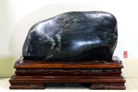 和田玉（青花）籽料原石--牛 80kg（价格面议）