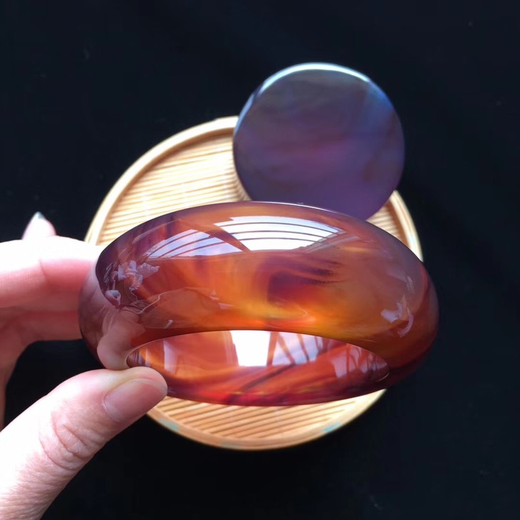 【缅甸琥珀手镯】紫罗兰手镯,无裂冰,手镯一个位置蜜纹纹理处有点隔层