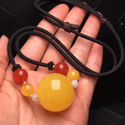 27.1mm蜜蜡锁骨链,蜡质厚实,颜色棒,好品质,单珠净重11克,总重19.