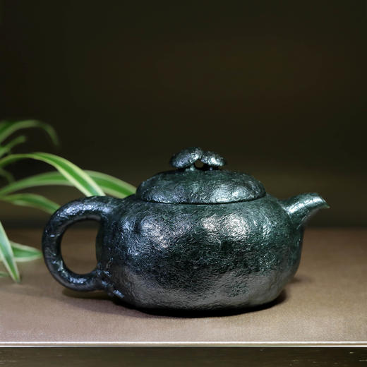 和田玉（墨碧）玉壶--供春壶（宋鸣放6679）361.3g 商品图1
