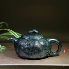 和田玉（墨碧）玉壶--供春壶（宋鸣放6679）361.3g