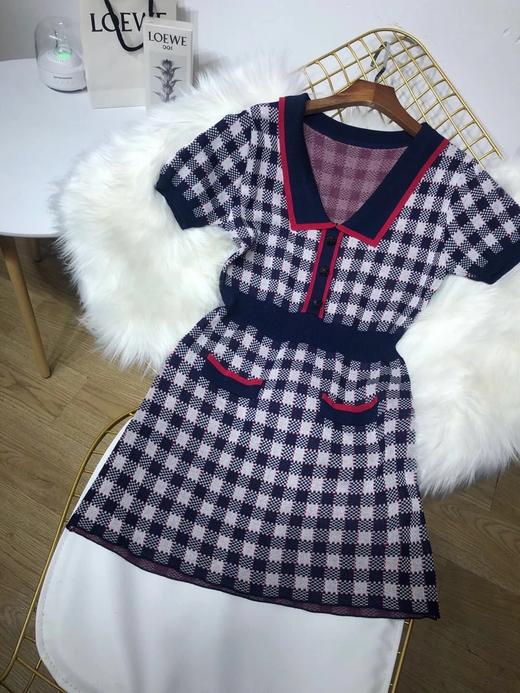 dg 小香风v领立体花纹连衣裙 剪标款 翻领收腰中长款格子裙