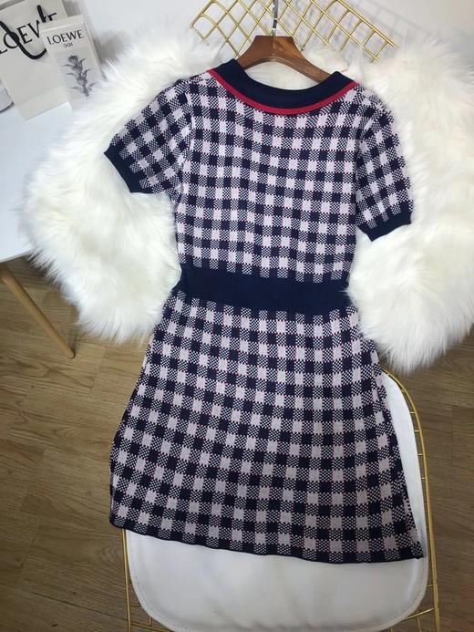 dg 小香风v领立体花纹连衣裙 剪标款 翻领收腰中长款格子裙