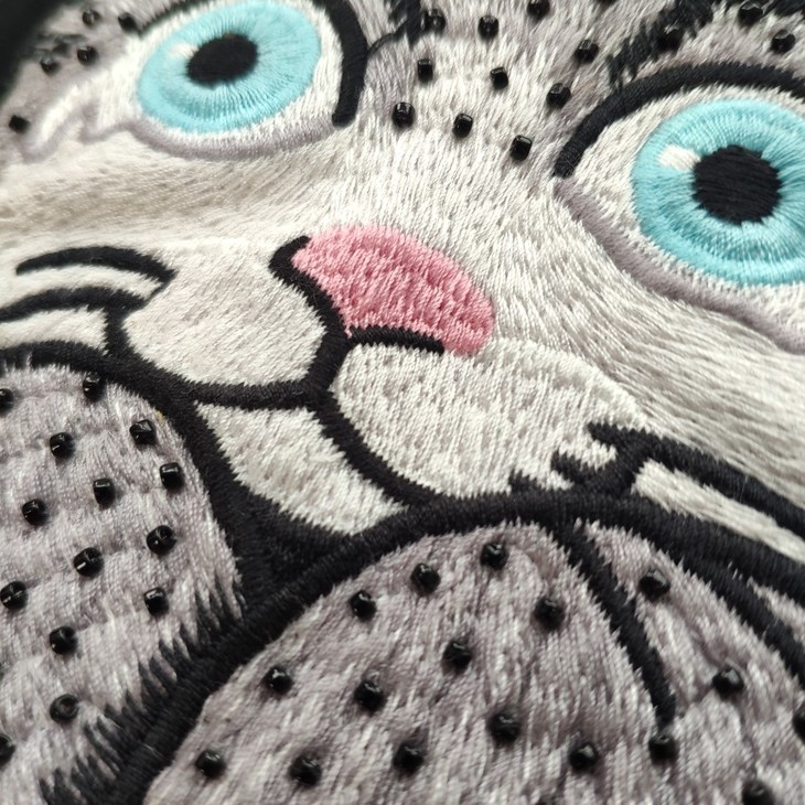 gucci古驰2020春夏新款ins重工烫钻亮片哭泣小猫t恤 宽松大版 穿着