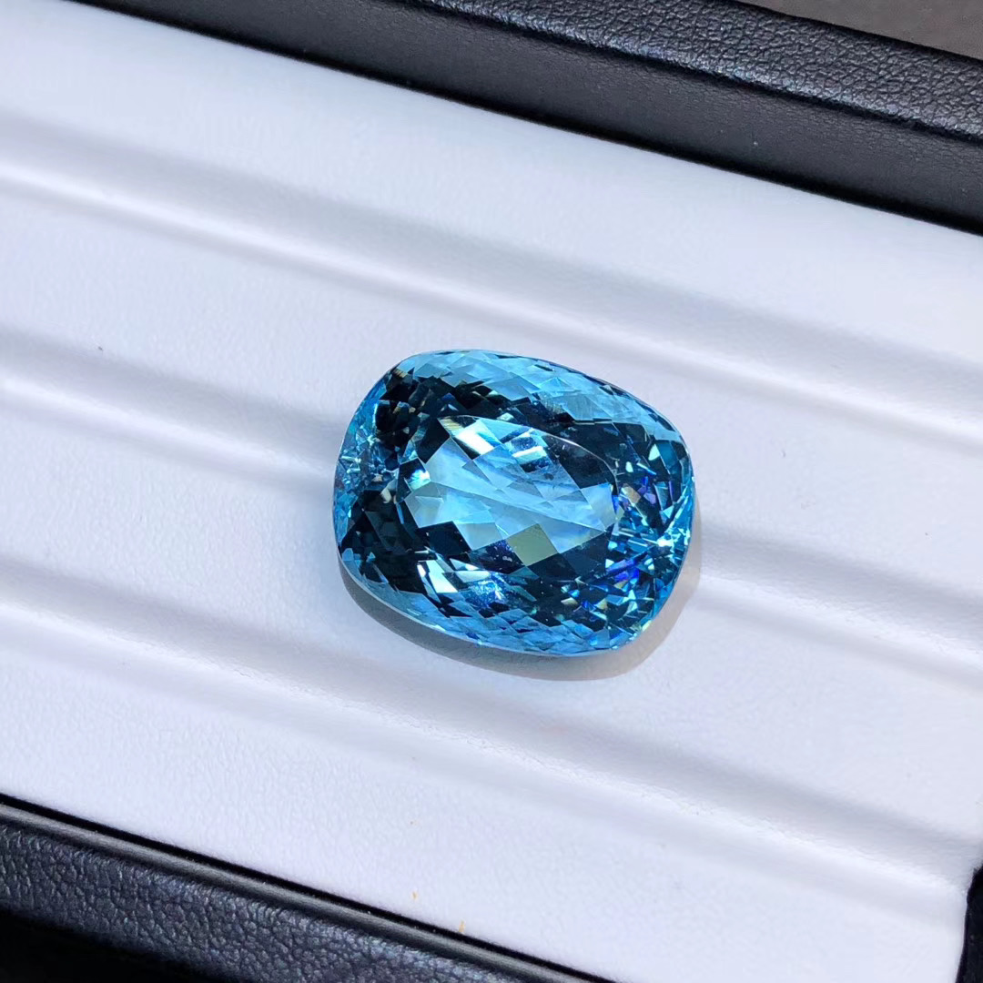 【圣玛利亚海蓝宝】品质好!全净玻璃体!颜色很美!切割很闪!39.24克拉!