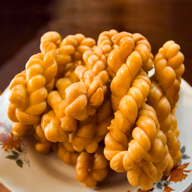 陕西三十年的传统手工麻花没有多余添加原汁原味现在做现发每袋约50根