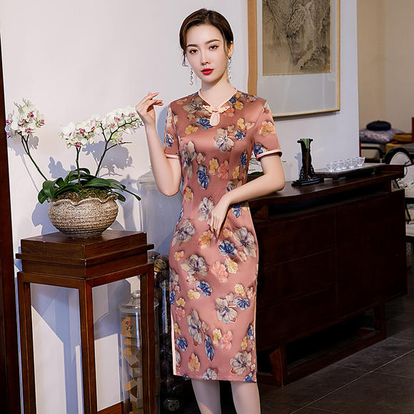 za昙花粉新款圆领修身低开叉仿香云纱旗袍