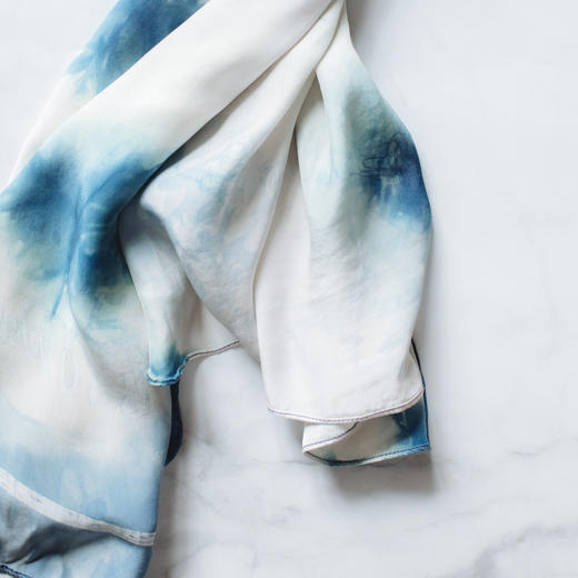 蜡染真丝丝巾朴实大方清新悦目