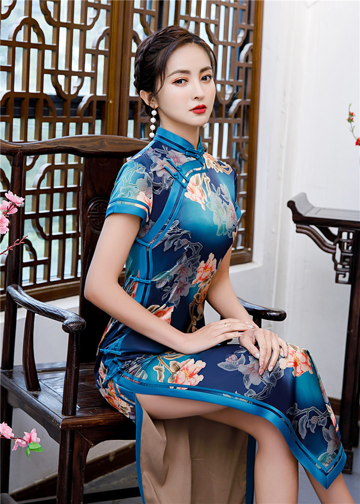 sky 188183大码长款宽边旗袍复古印花